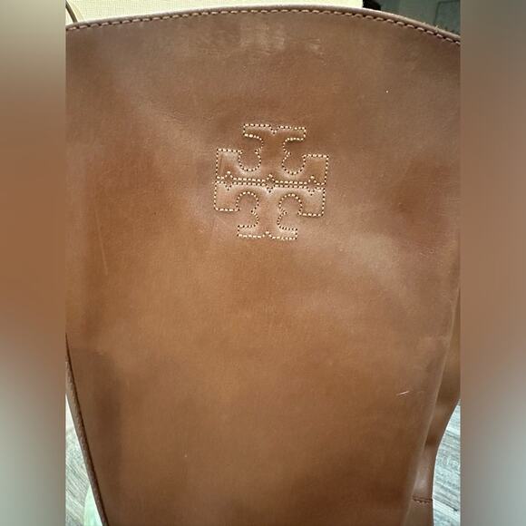 Tory Burch LOGO-EMBOSSED TALL LEATHER BOOTS - Picture 4 of 14